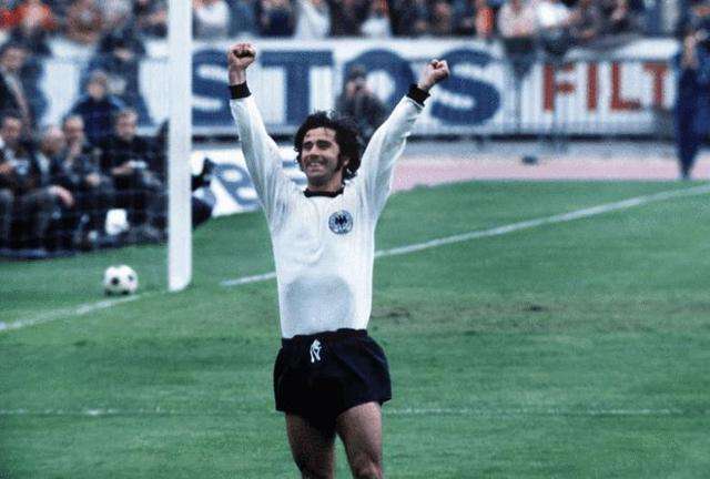 足球比赛中 足球比赛中