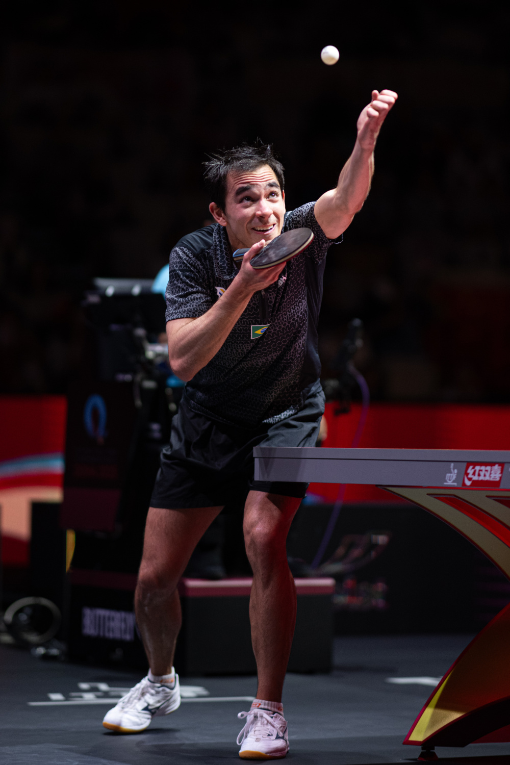 [冰雪]中国女子冰壶队轻松战胜美国队.