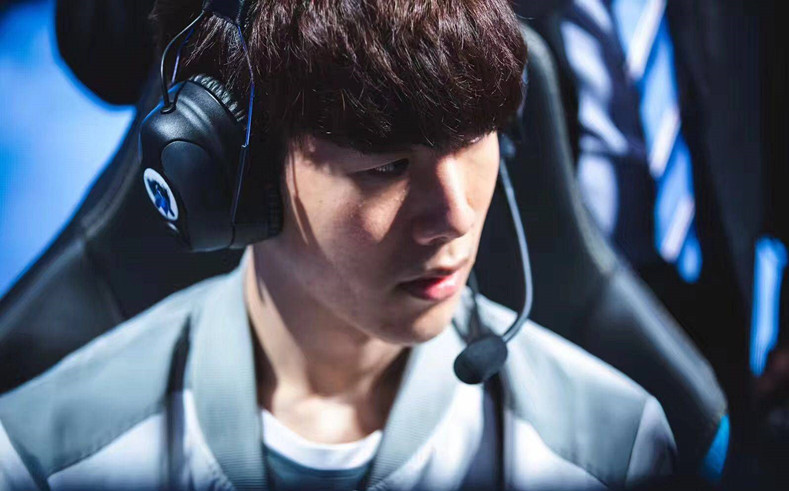 的青少年足 的青少年足