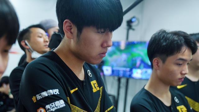 个巨大的曝 个巨大的曝